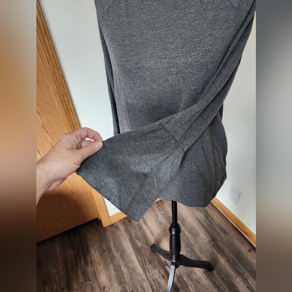 🎄 Lauren Conrad Bell Sleeved Shirt - Picture 2 of 4